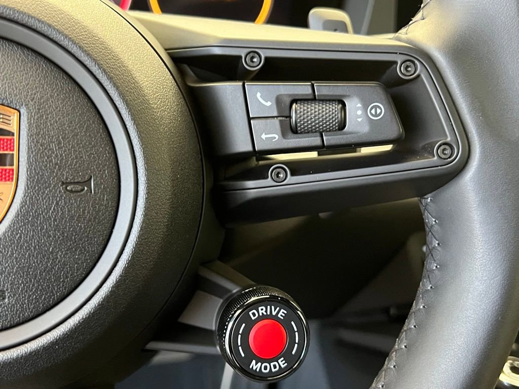 Certified 2025 Porsche 911 Carrera image 9