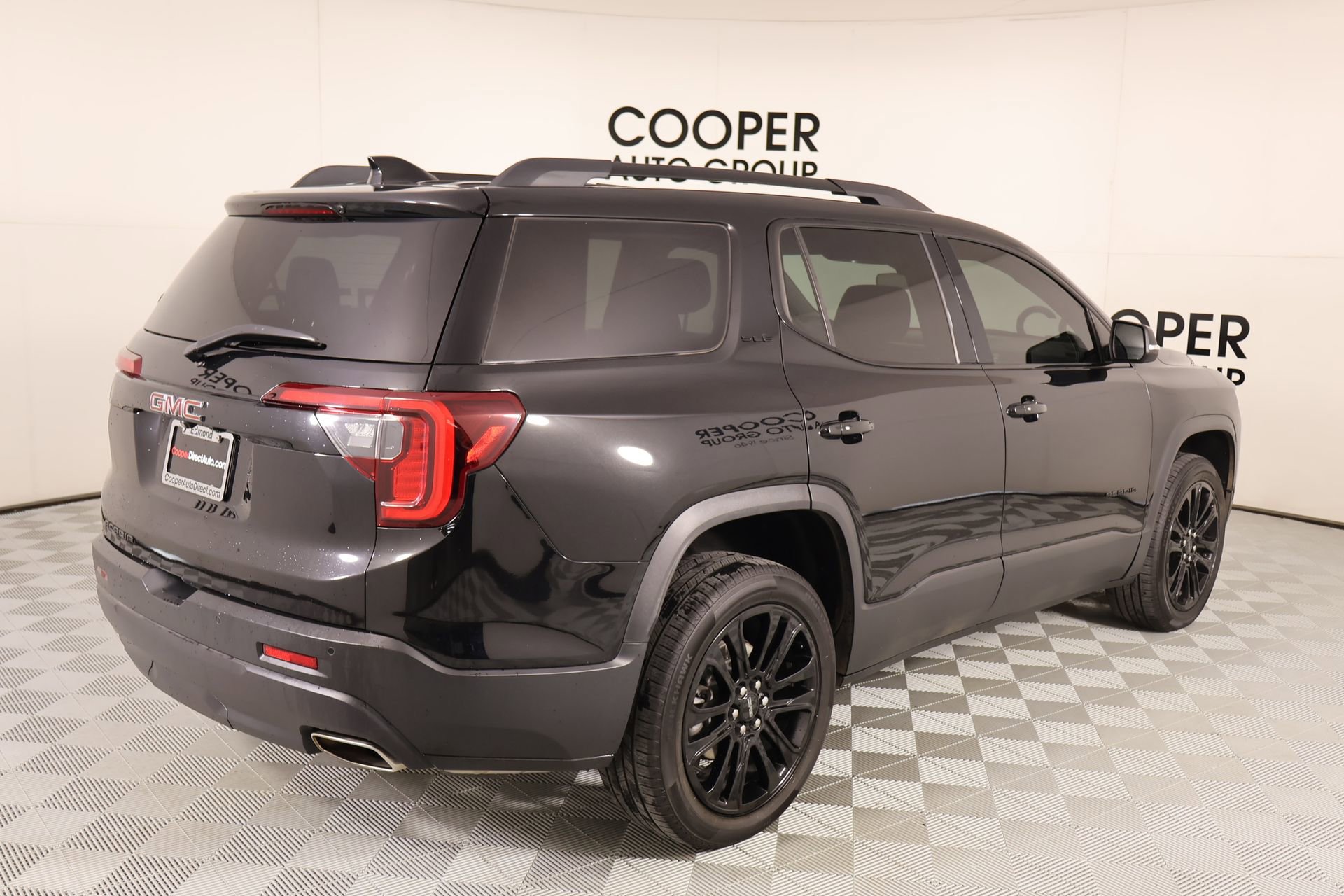 Used 2023 GMC Acadia SLE w/ Driver Convenience Package FWD image 21