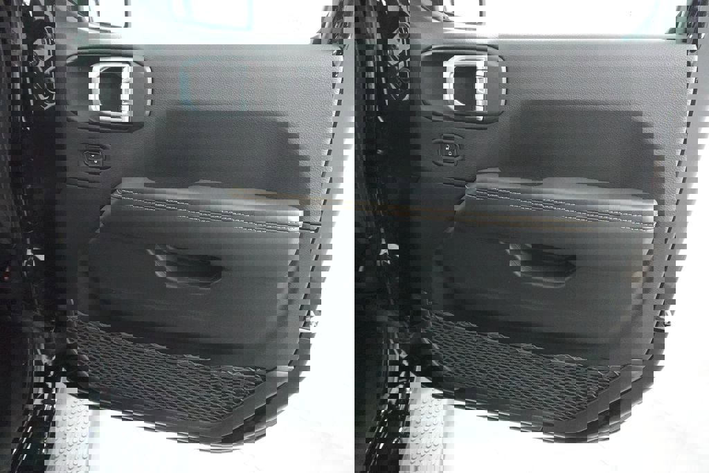 Used 2025 Jeep Wrangler Unlimited Sahara image 29