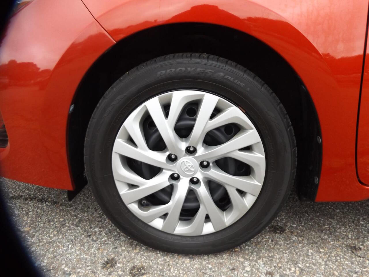 Used 2017 Toyota Corolla LE image 22