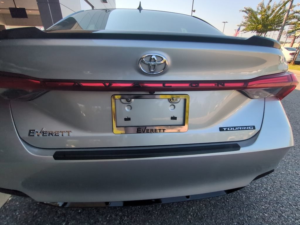 Used 2020 Toyota Avalon Touring FWD image 28