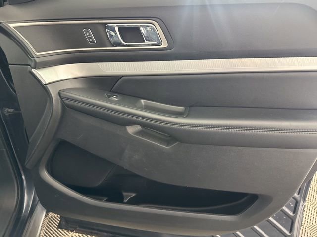 Used 2017 Ford Explorer XLT w/ Equipment Group 202A image 27