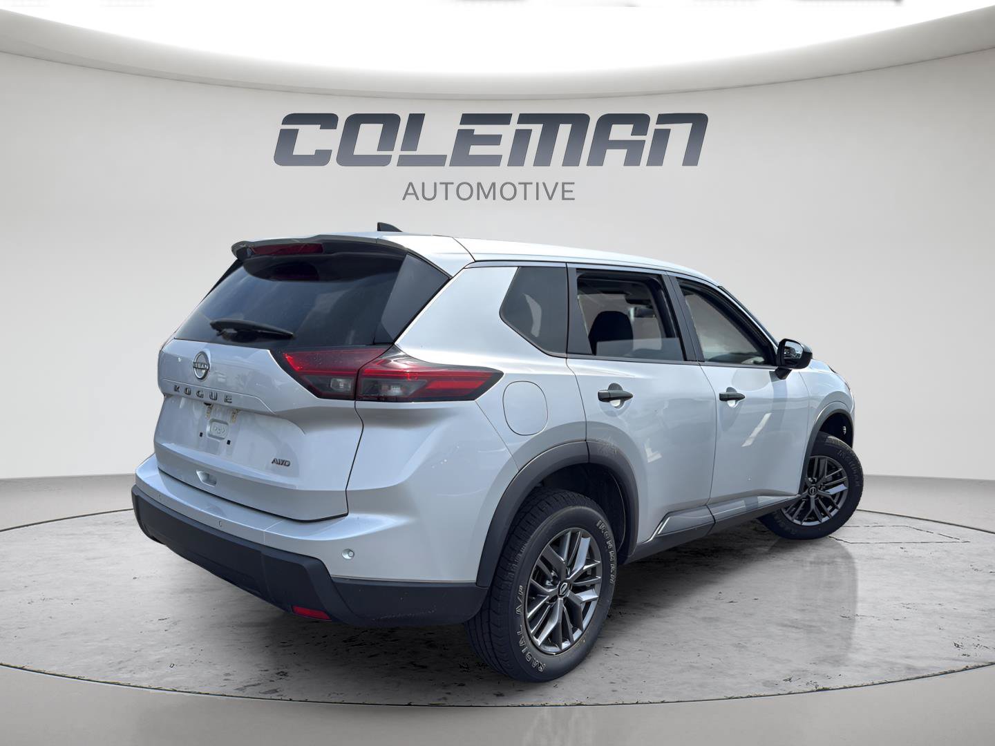 Used 2024 Nissan Rogue S AWD/4WD image 5