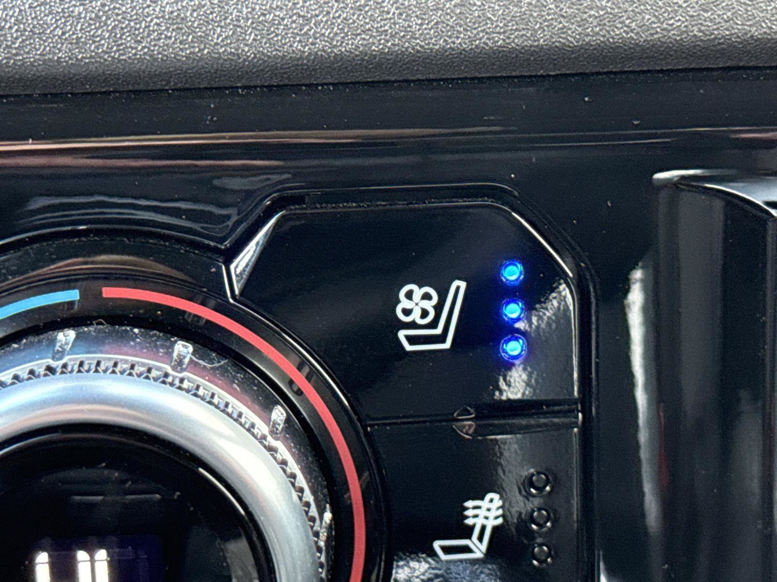 Used 2022 GMC Sierra 1500 SLT w/ SLT Premium Package image 23