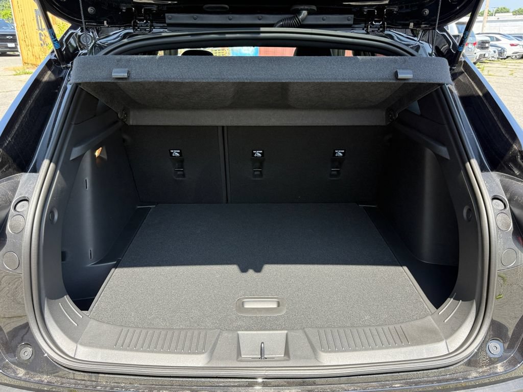 New 2026 Chevrolet Trax RS w/ Sunroof Package FWD image 23