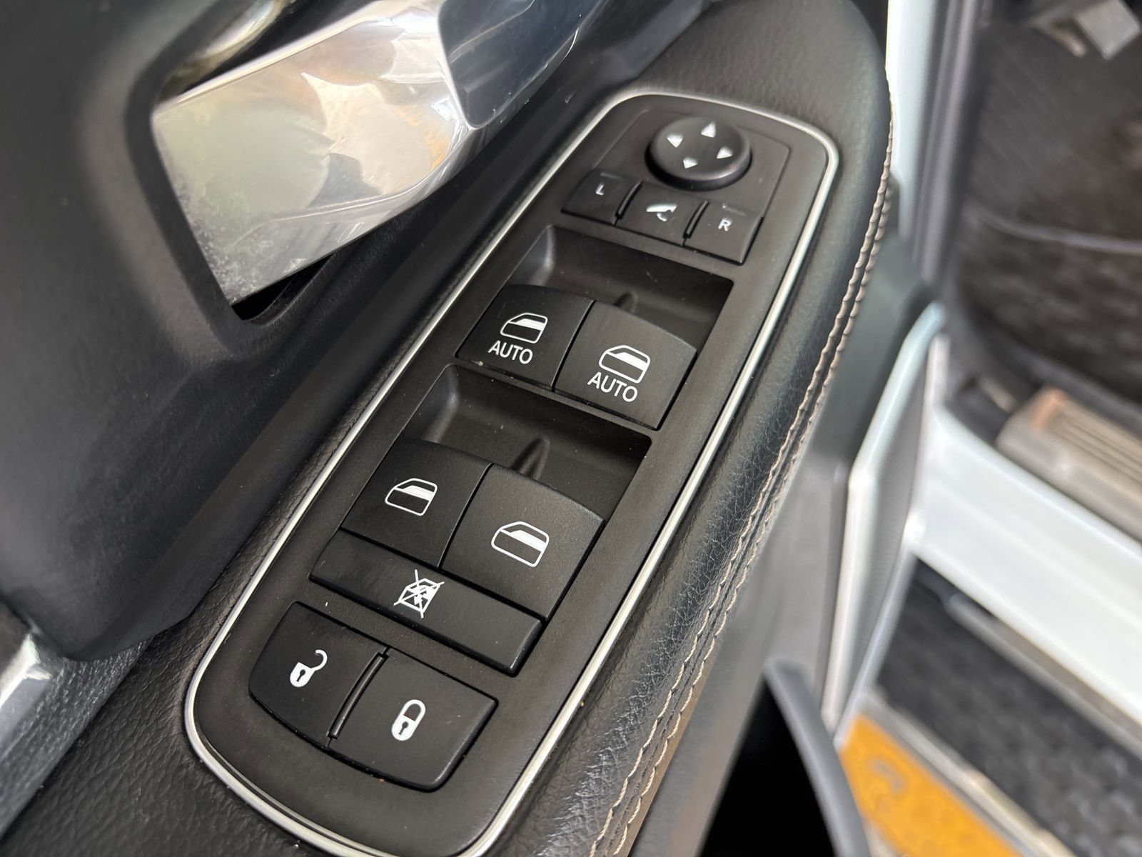 Used 2022 RAM 3500 Laramie w/ Chrome Appearance Group image 11