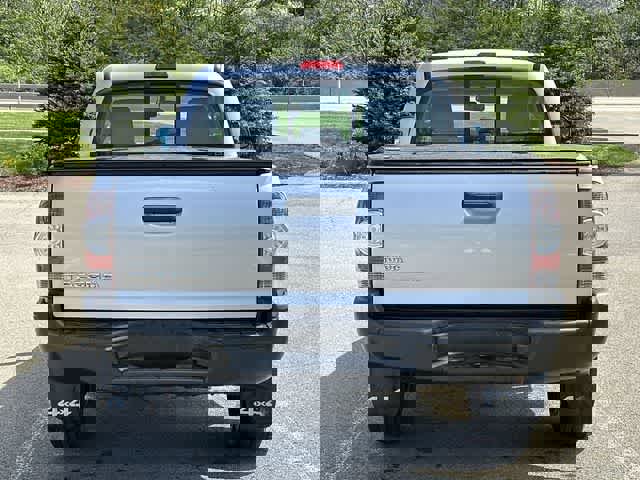 Used 2011 Toyota Tacoma 4x4 Regular Cab image 4