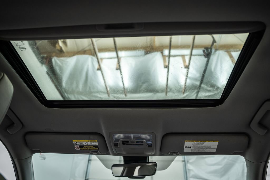 Used 2019 Toyota Highlander XLE AWD/4WD image 32