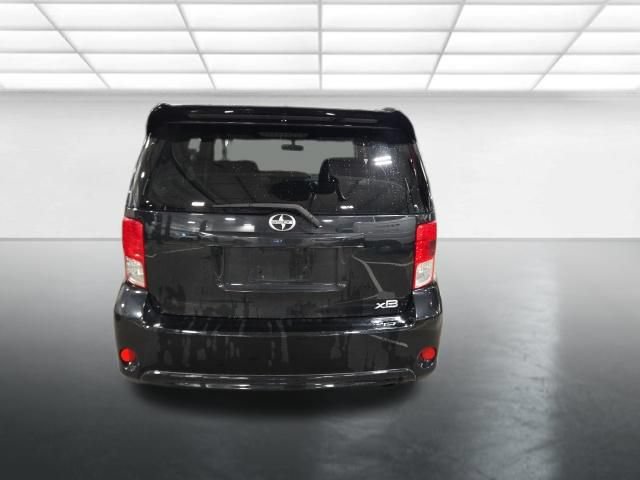 Used 2014 Scion xB FWD image 5