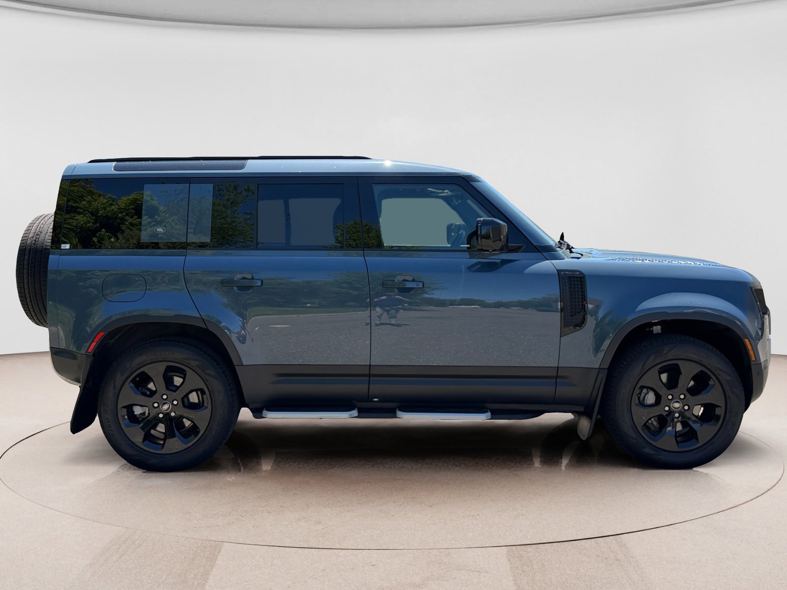 Used 2023 Land Rover Defender 110 SE AWD/4WD image 6