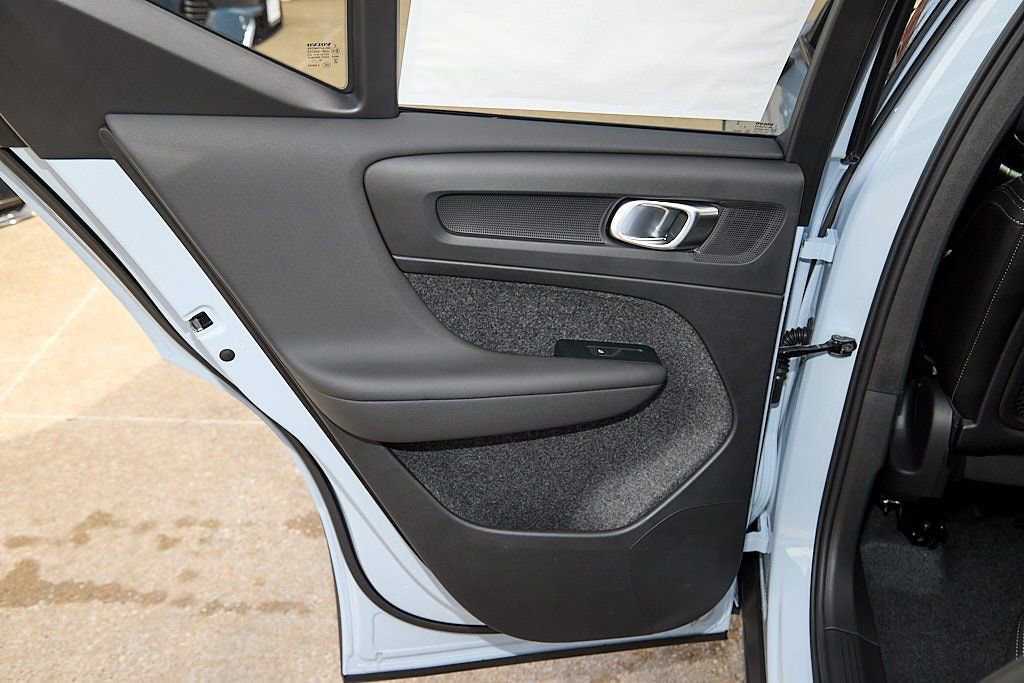 New 2026 Volvo XC40 B5 Ultra w/ Climate Package image 18
