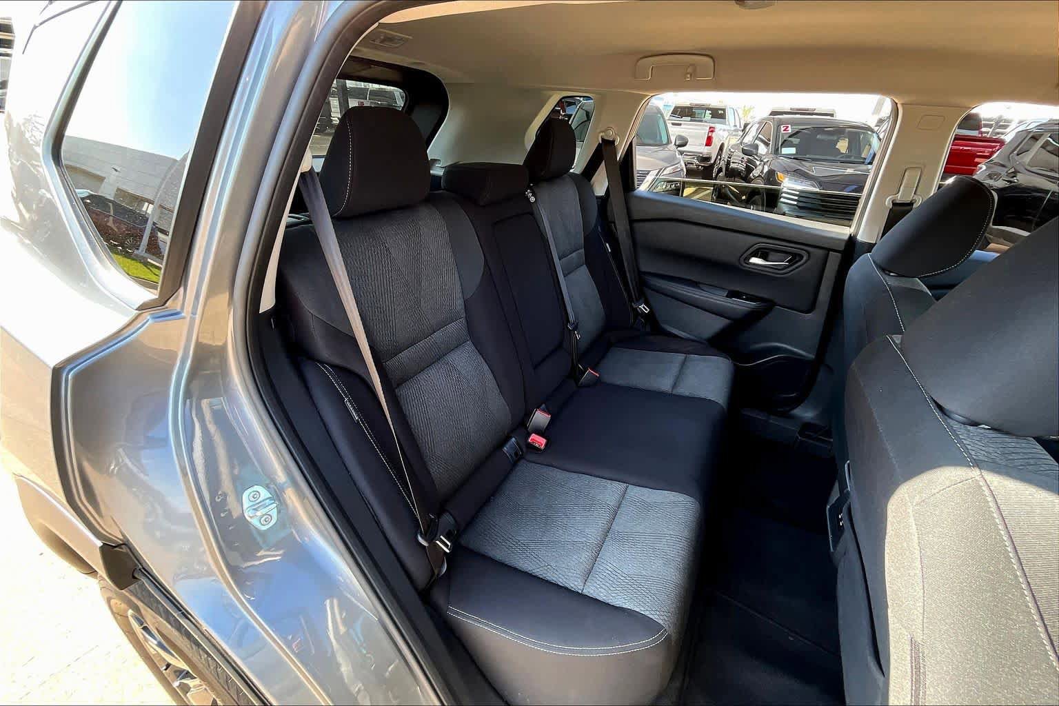 Used 2025 Nissan Rogue SV AWD/4WD image 19