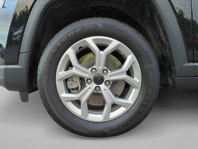 Used 2025 Jeep Compass Latitude image 23