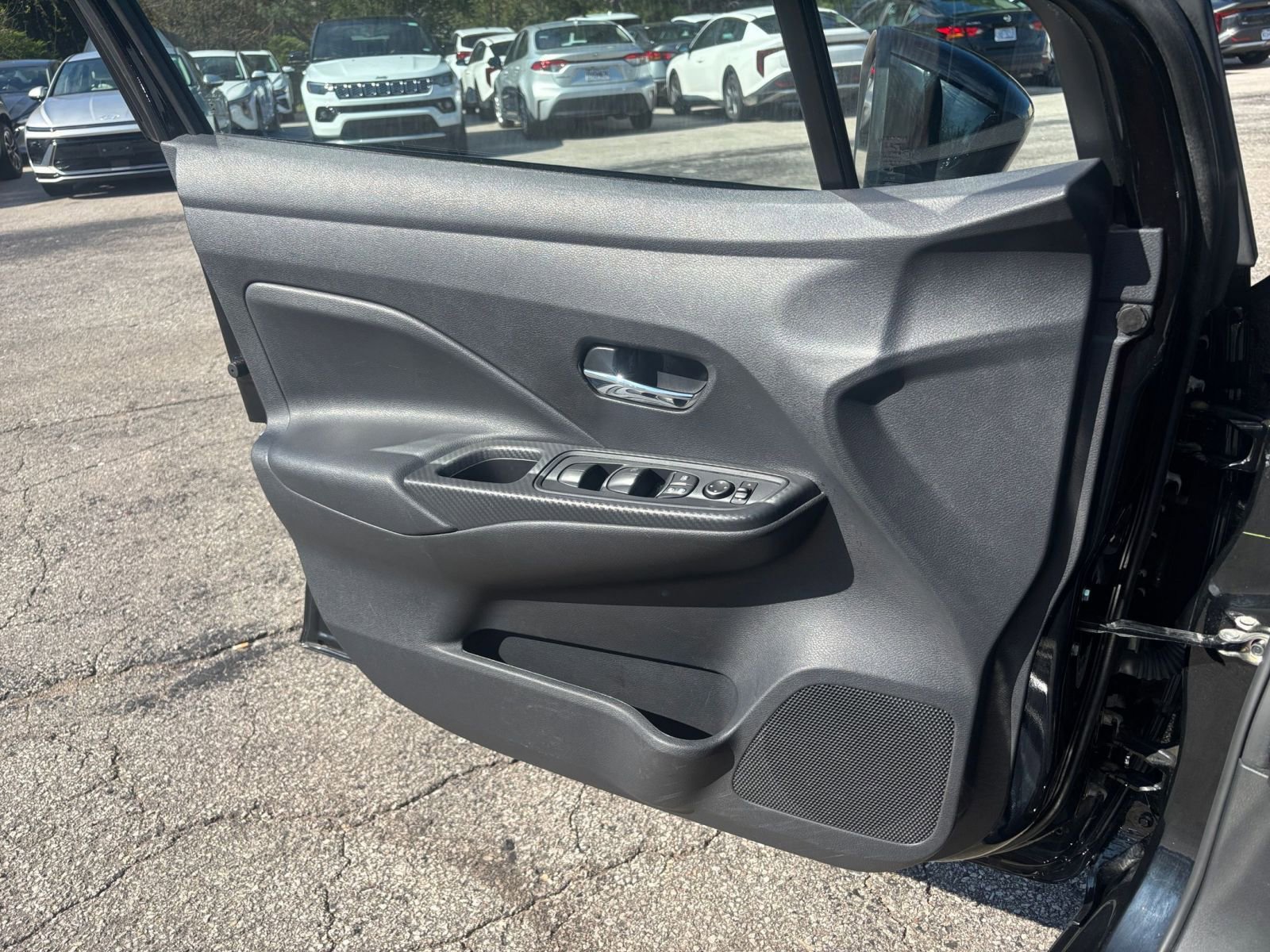 Used 2025 Nissan Versa SV image 18