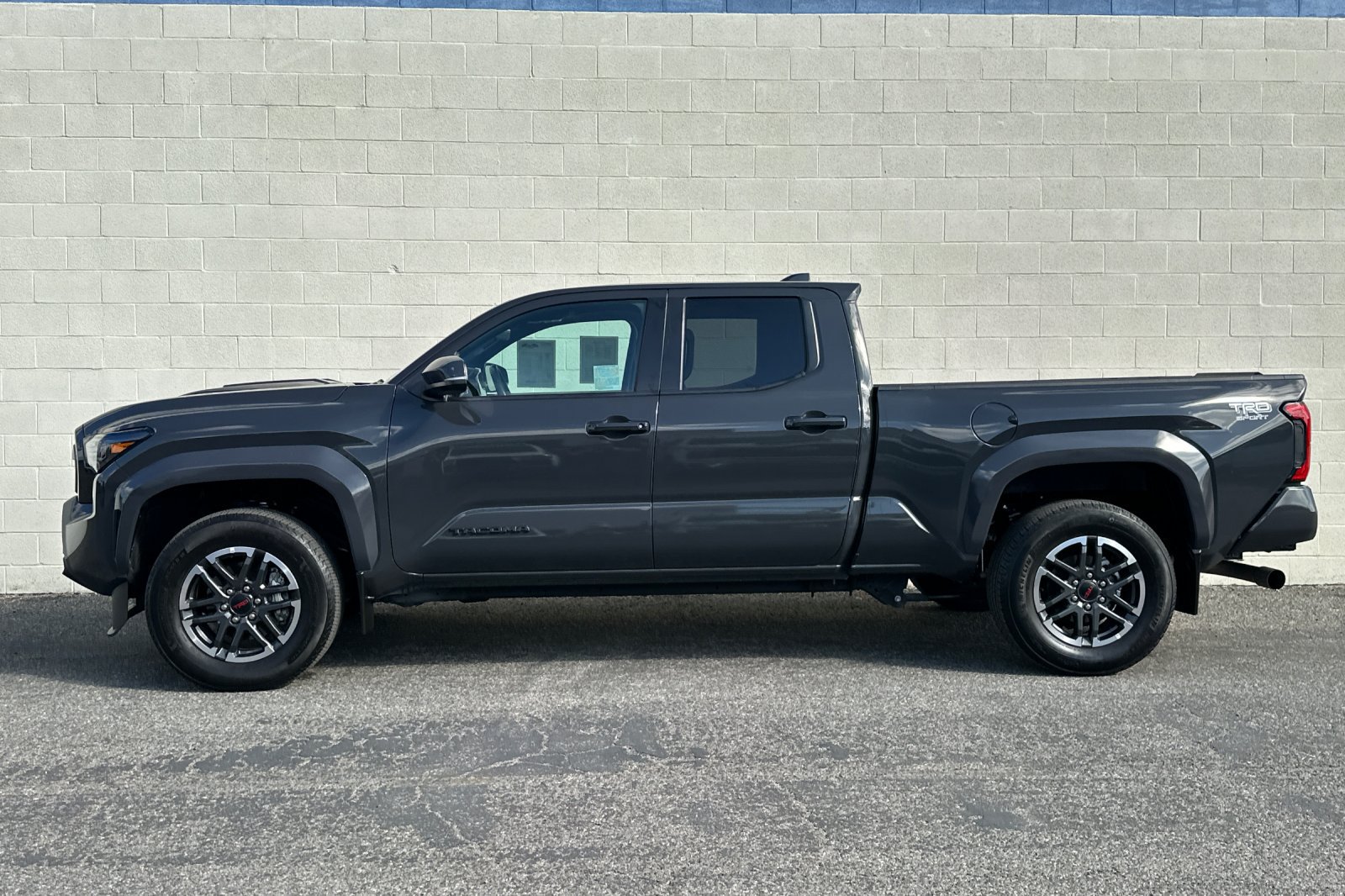 Used 2024 Toyota Tacoma TRD Sport w/ TRD Sport Upgrade Package RWD image 7