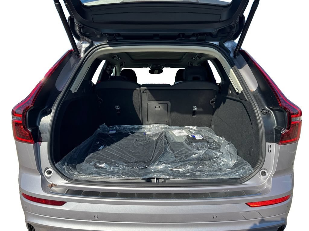 New 2026 Volvo XC60 B5 Plus w/ Protection Package Premier AWD/4WD image 6