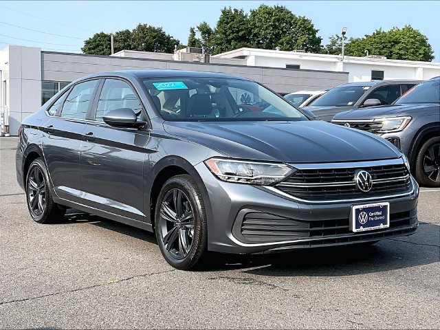 Certified 2022 Volkswagen Jetta SE FWD image 1