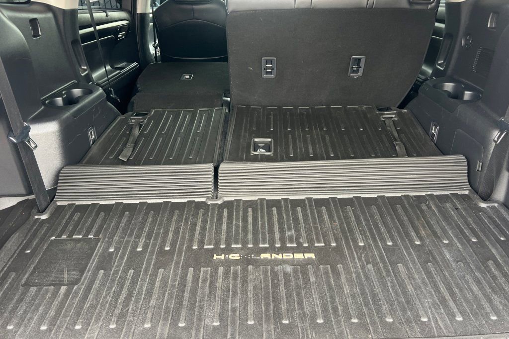 Used 2020 Toyota Highlander XLE image 13