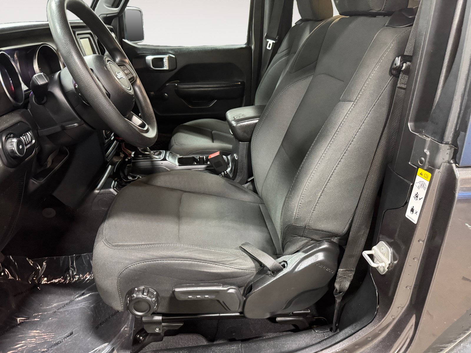 Used 2019 Jeep Wrangler Sport AWD/4WD image 9