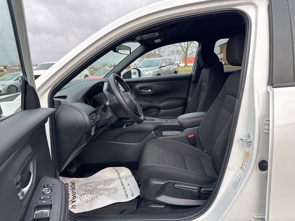 Certified 2025 Honda HR-V Sport image 30