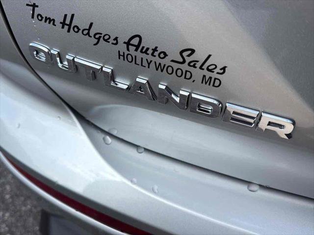 New 2026 Mitsubishi Outlander ES image 7