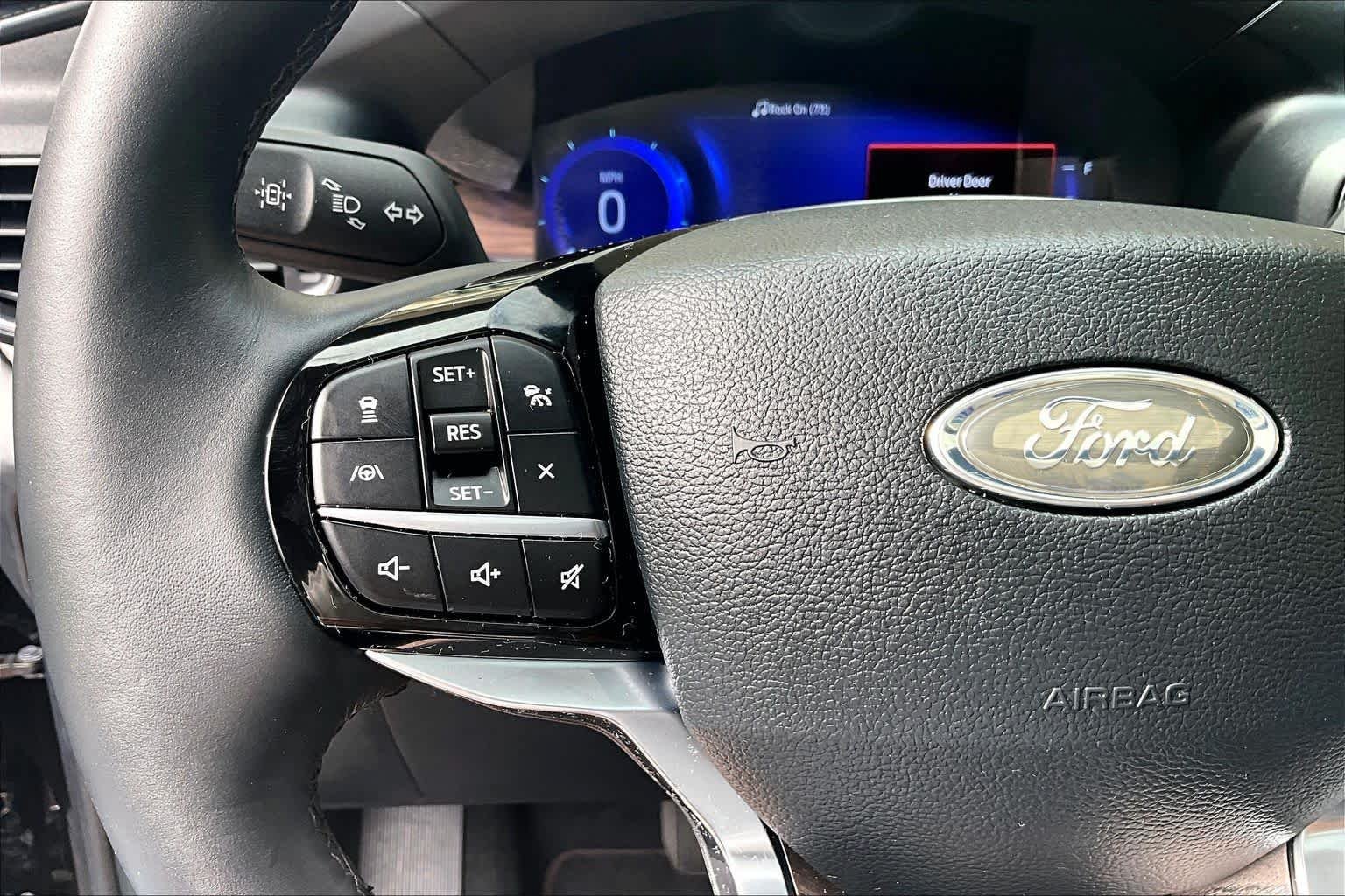 Used 2023 Ford Explorer Platinum w/ Technology Package AWD/4WD image 23