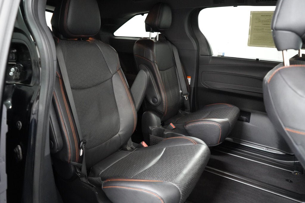 Used 2024 Toyota Sienna XSE w/ XSE Premium Package FWD image 27
