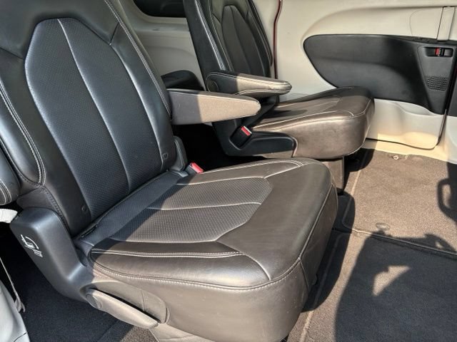 Used 2024 Chrysler Pacifica Touring-L FWD image 18