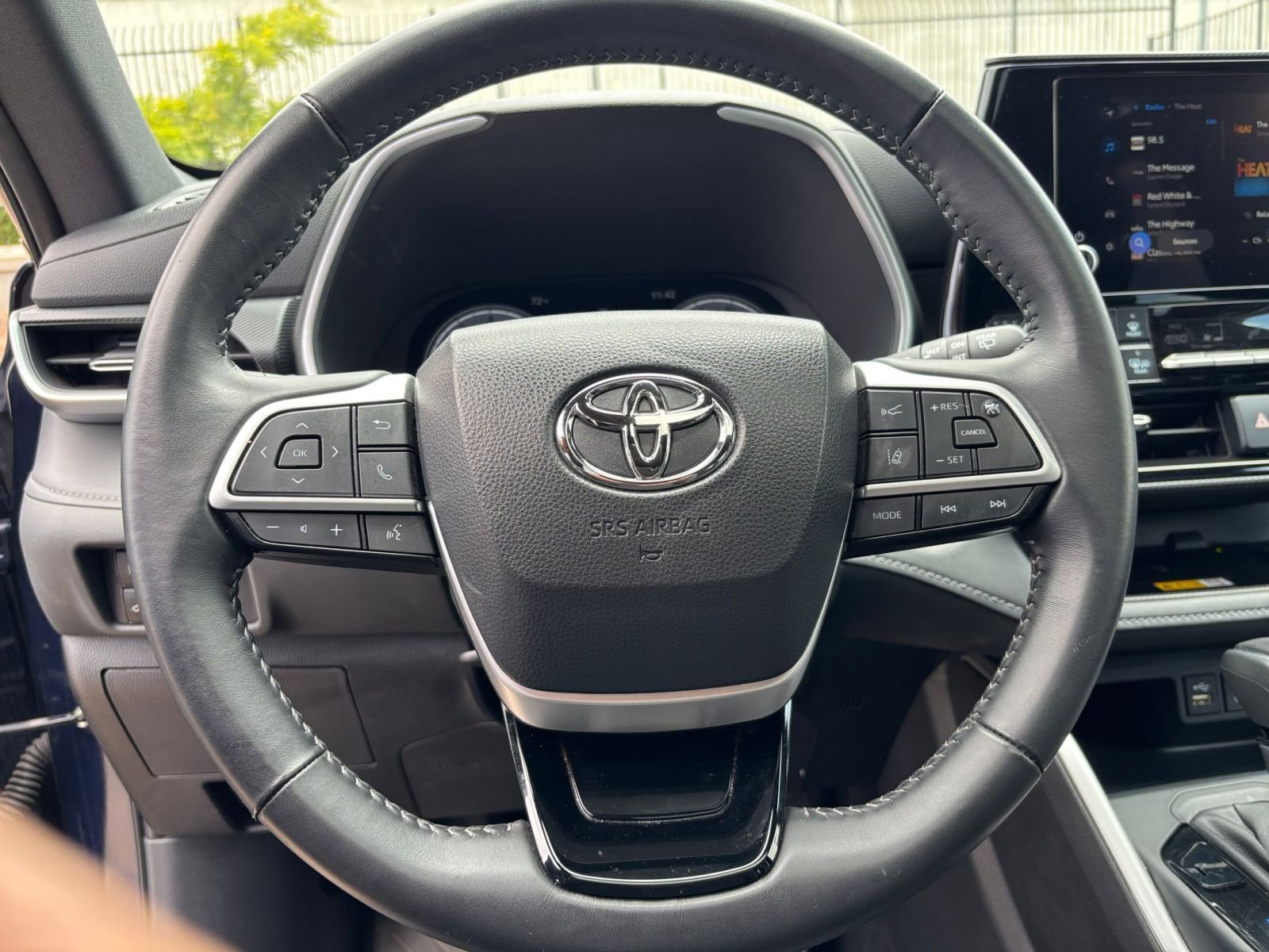Used 2025 Toyota Highlander XSE AWD/4WD image 29