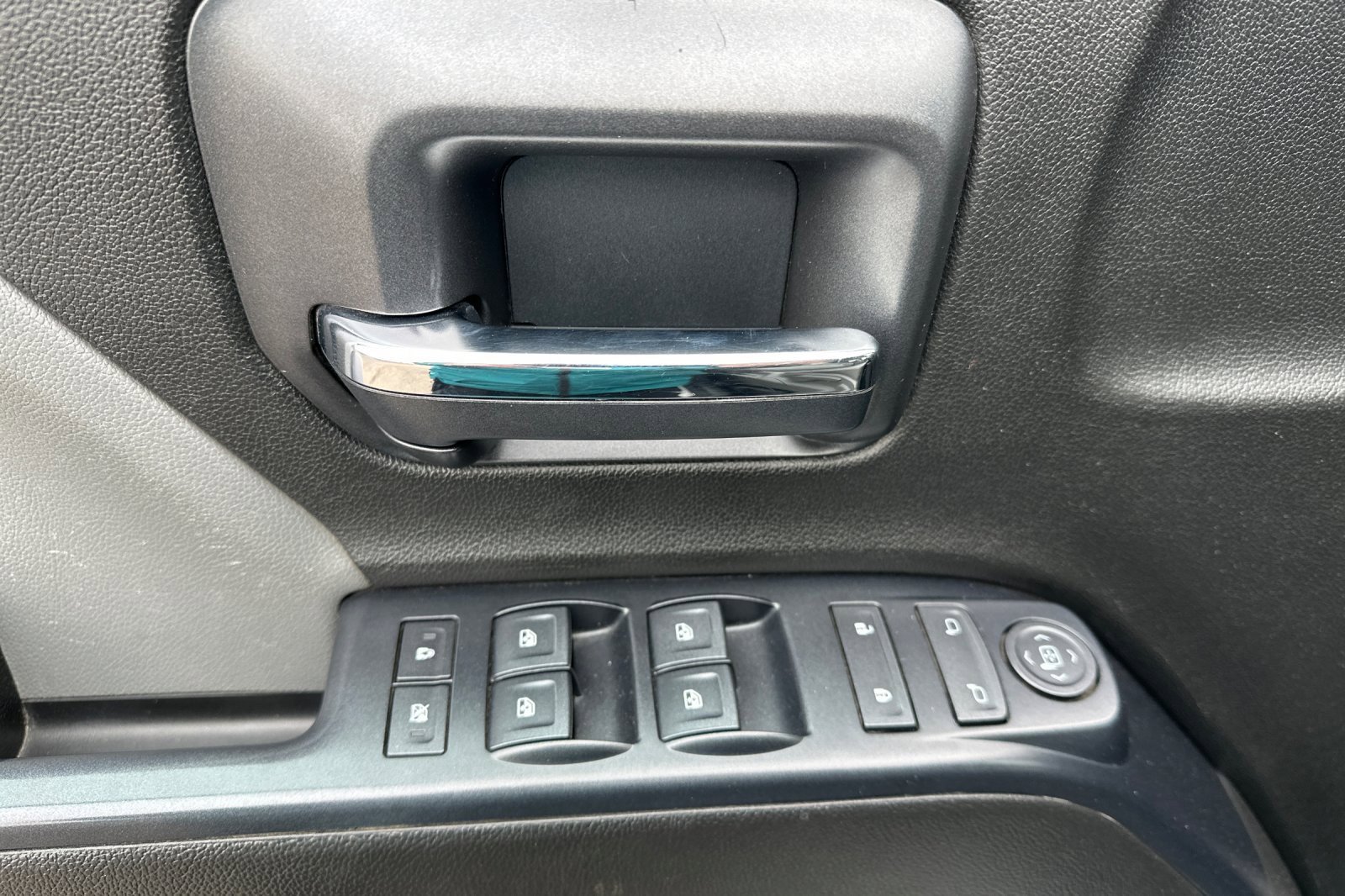 Used 2018 Chevrolet Silverado 1500 Custom w/ Custom Convenience Package image 10