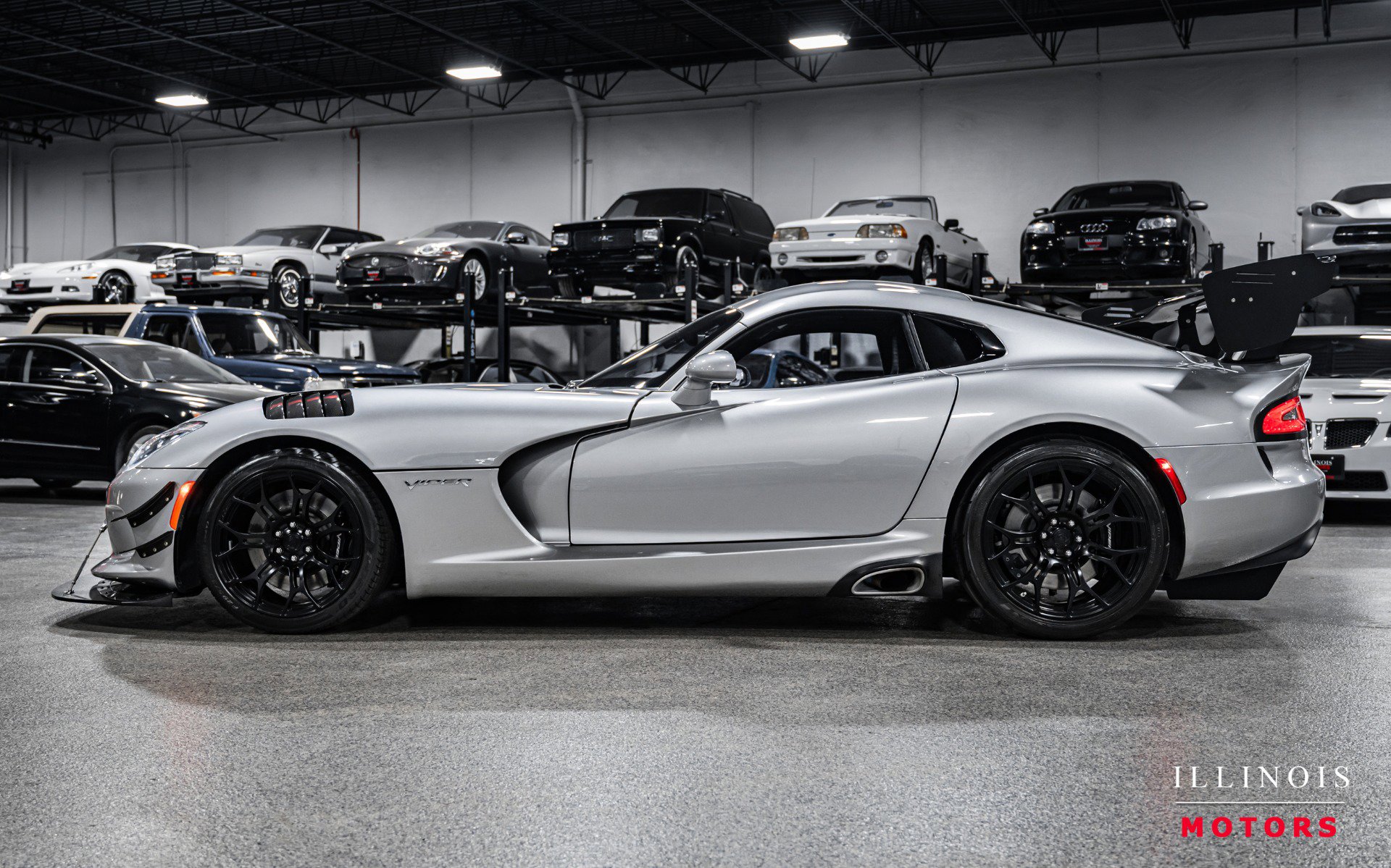 Used 2015 Dodge Viper SRT-10 image 2