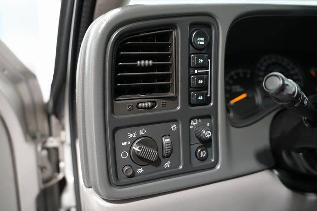 Used 2005 GMC Yukon XL 2500 SLT w/ SLT Preferred Equipment Group image 11