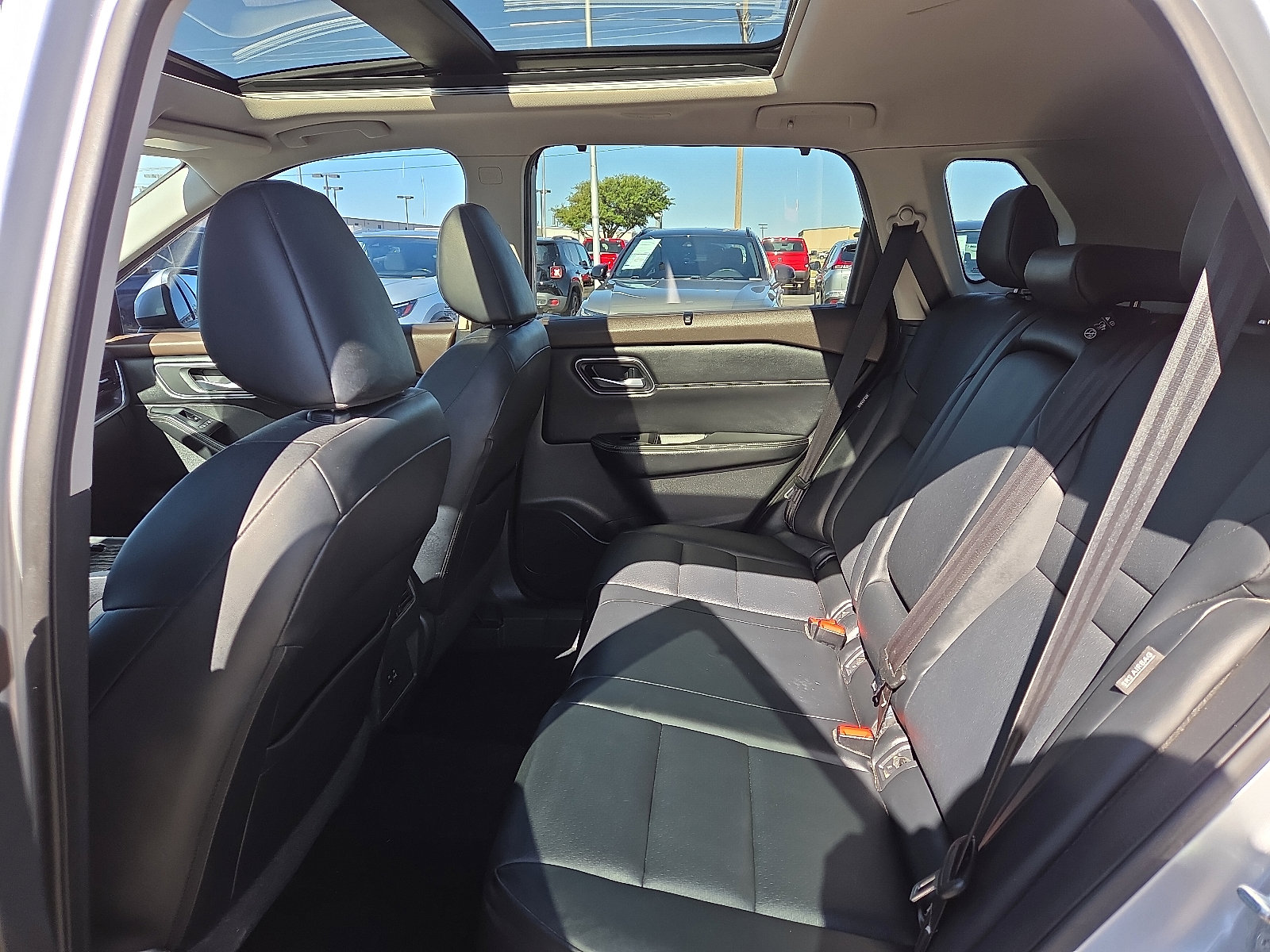 Used 2021 Nissan Rogue SV w/ Premium Package FWD image 10