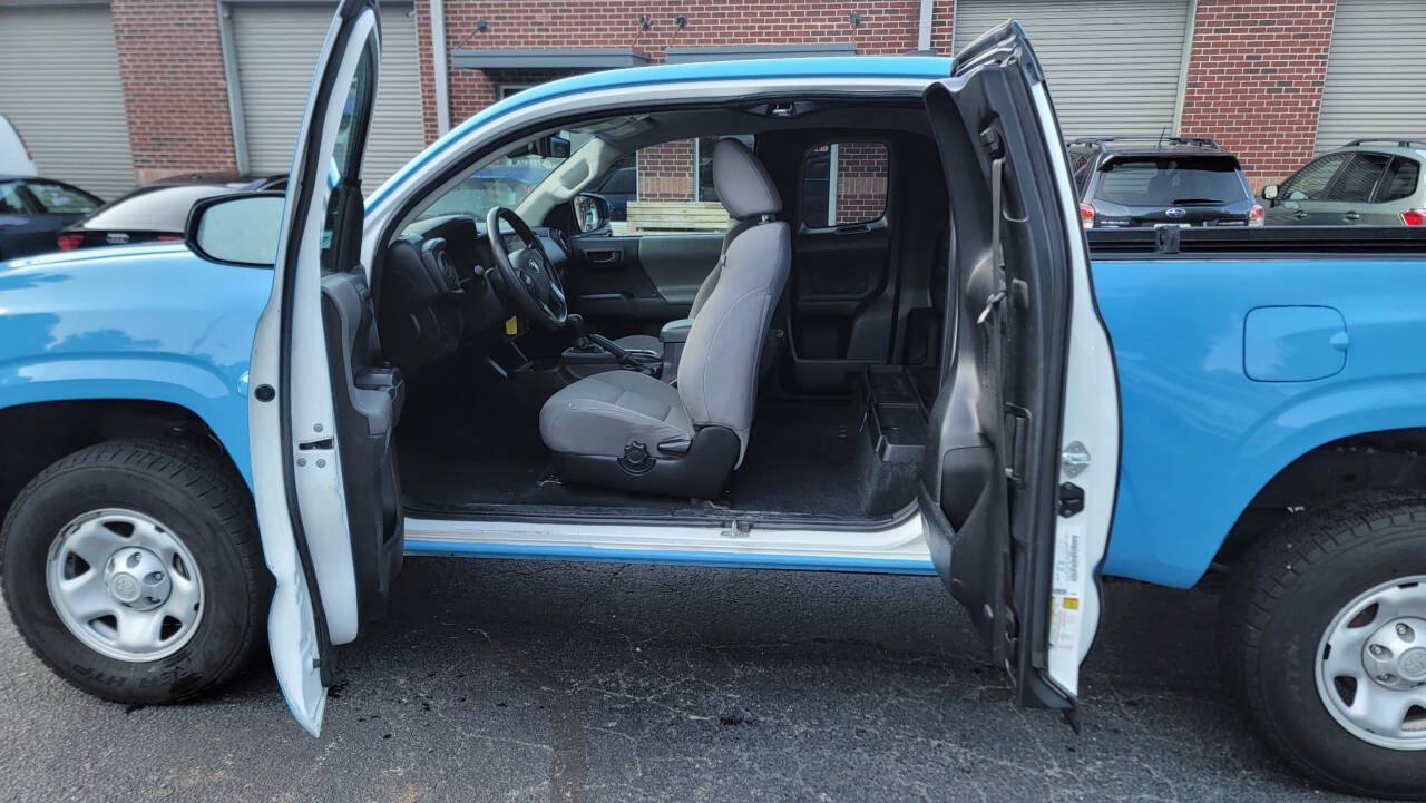 Used 2023 Toyota Tacoma SR w/ SR Convenience Package RWD image 13