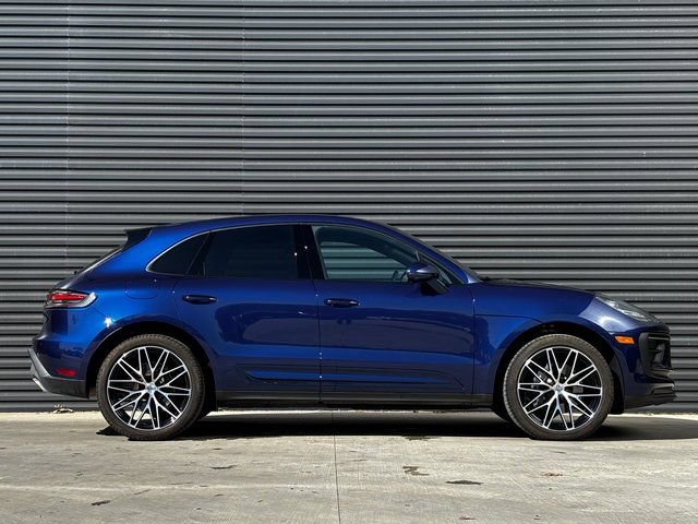 Used 2025 Porsche Macan AWD/4WD image 8