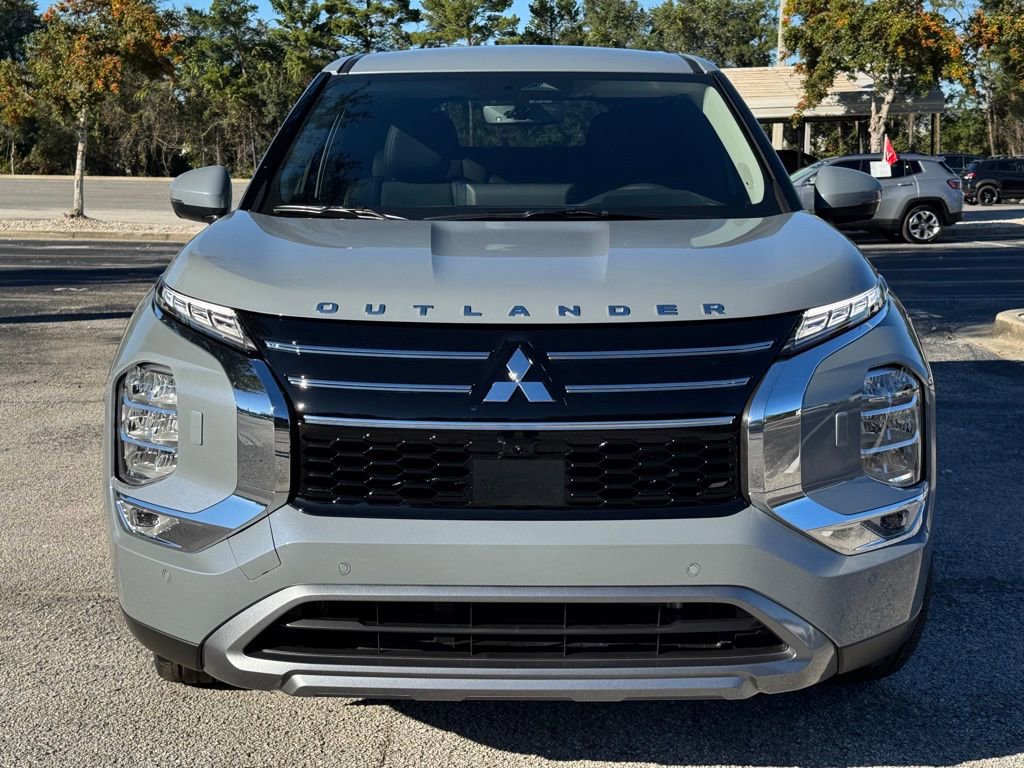 New 2025 Mitsubishi Outlander SE image 2