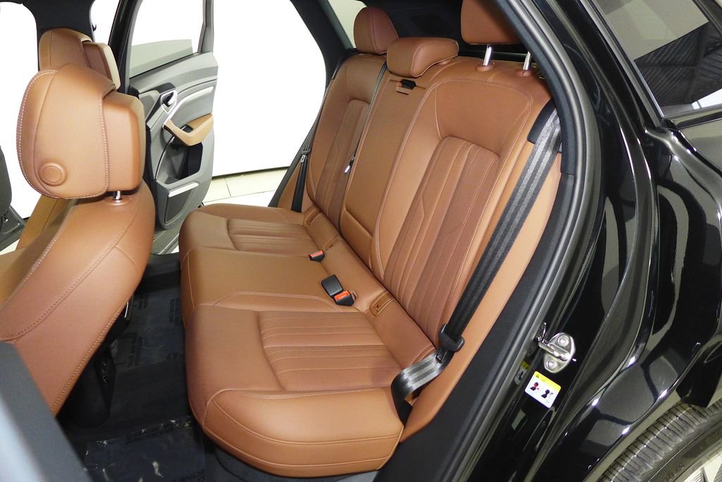 Used 2024 Audi Q8 e-tron Premium Plus w/ Premium Plus Package image 21