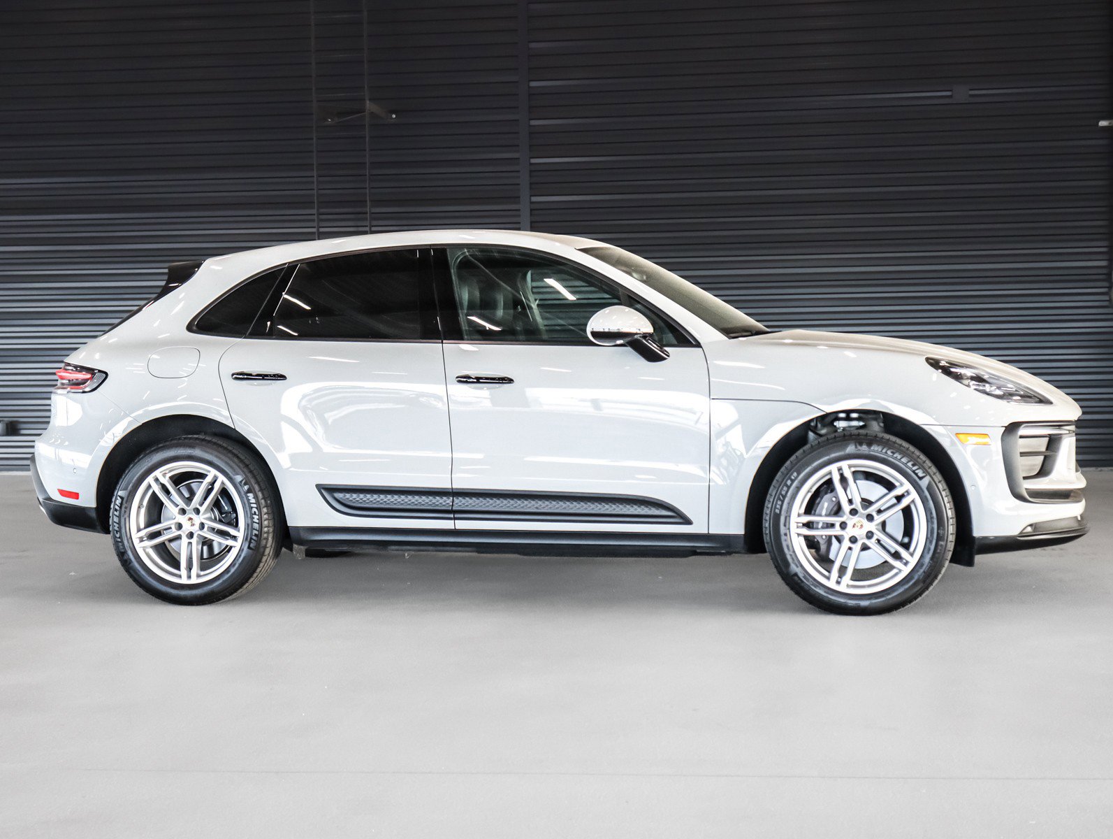 Certified 2023 Porsche Macan image 11