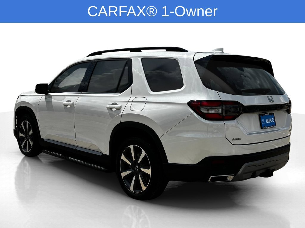 Used 2025 Honda Pilot Touring image 3