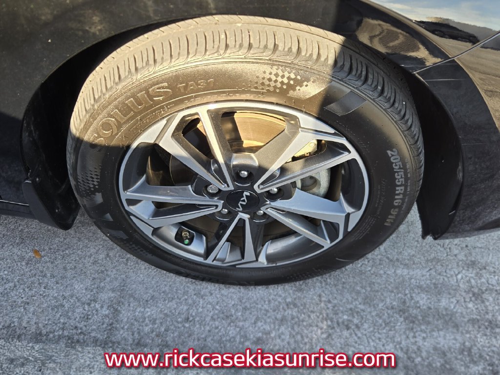 Used 2024 Kia Forte LXS w/ LXS Technology Package FWD image 7