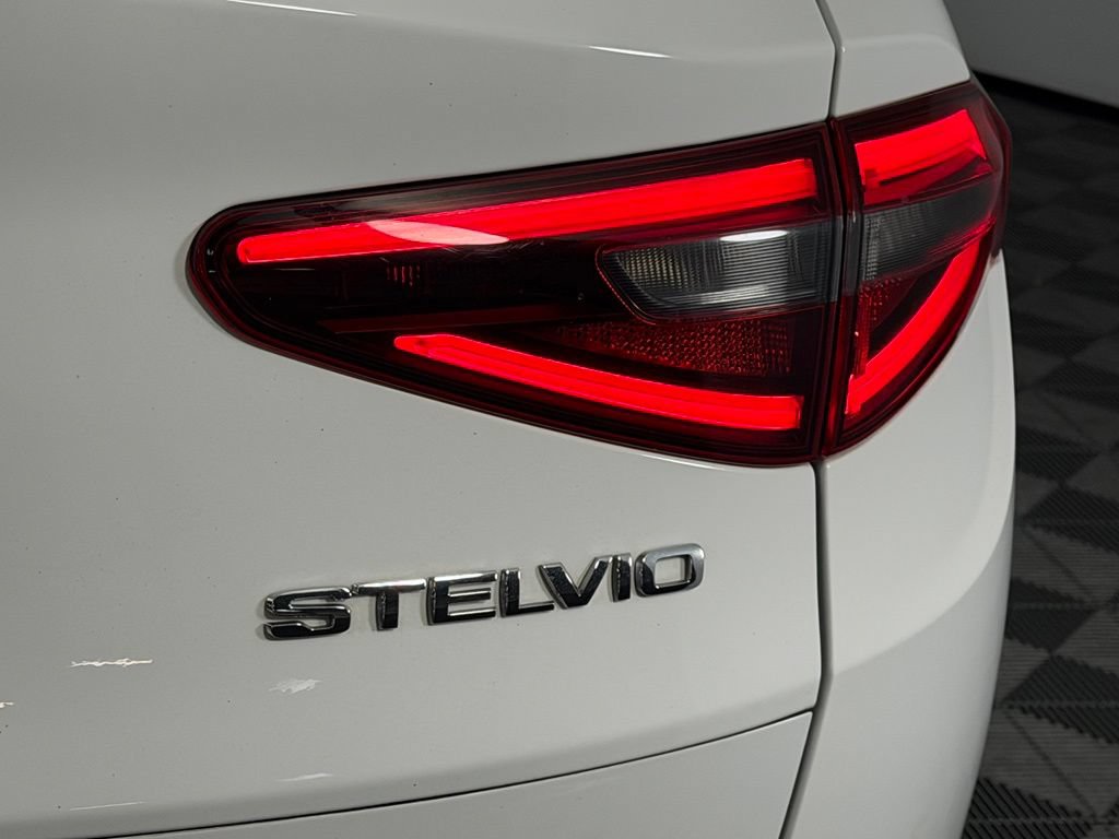 Used 2023 Alfa Romeo Stelvio Veloce AWD/4WD image 16
