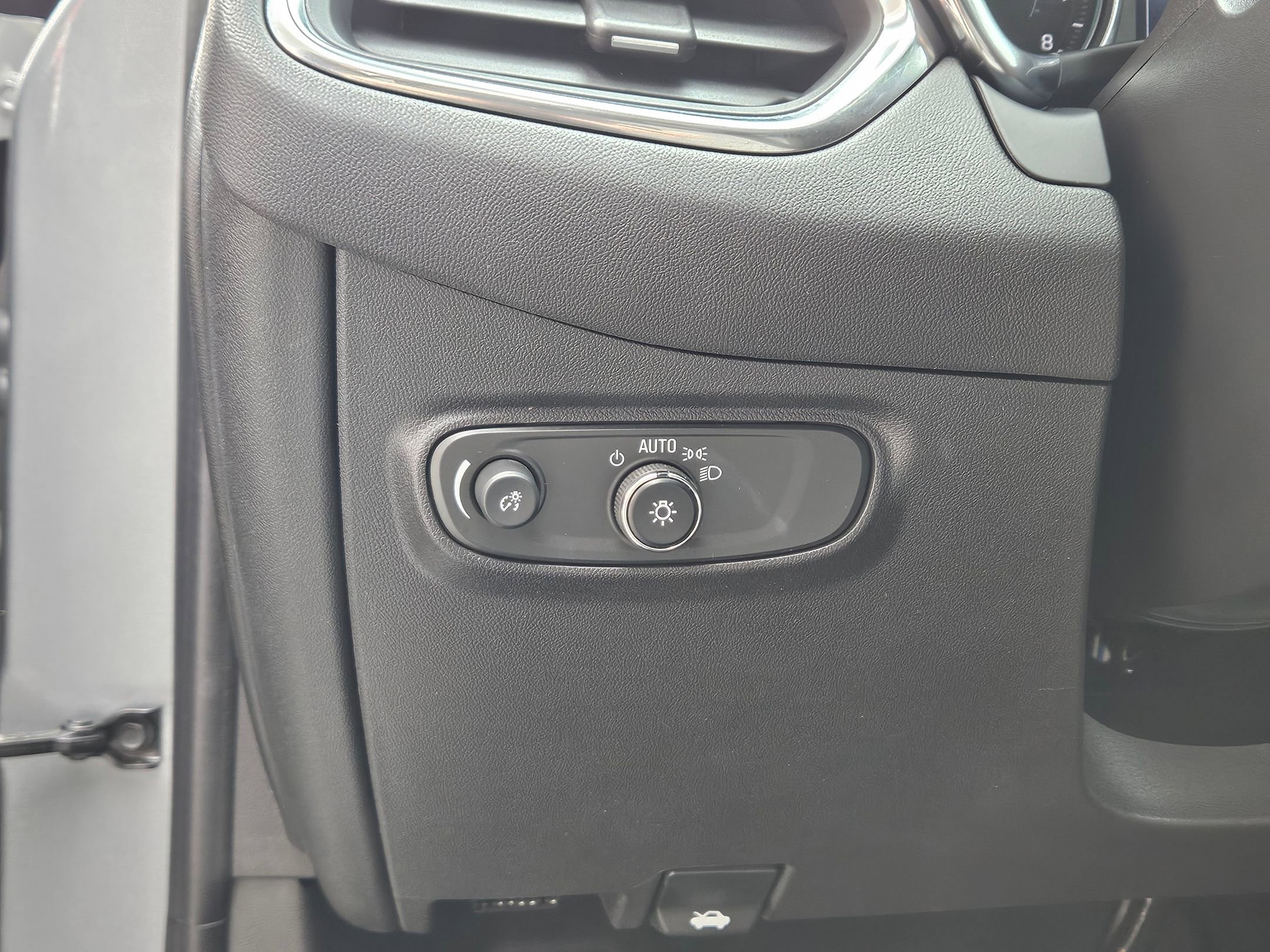 Used 2023 Chevrolet Equinox LT w/ Driver Convenience Package image 19