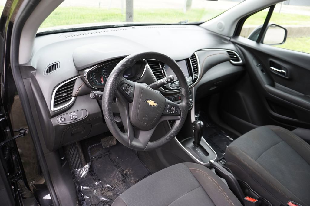 Used 2020 Chevrolet Trax LS w/ Tint and Cruise Package AWD/4WD image 3