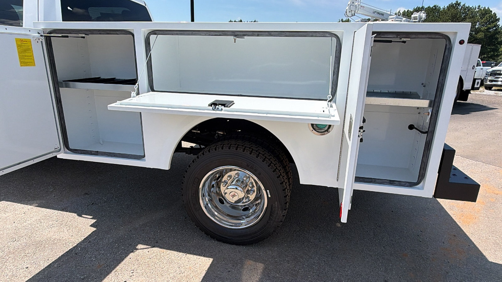New 2026 RAM 5500 Tradesman w/ Chrome Appearance Group AWD/4WD image 14