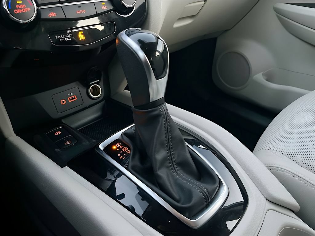 Used 2022 Nissan Rogue Sport SL FWD image 17