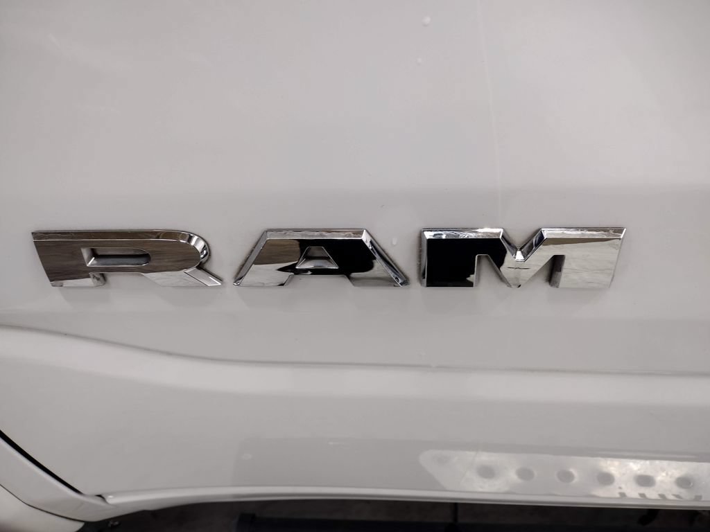 Used 2022 RAM 1500 Laramie AWD/4WD image 6