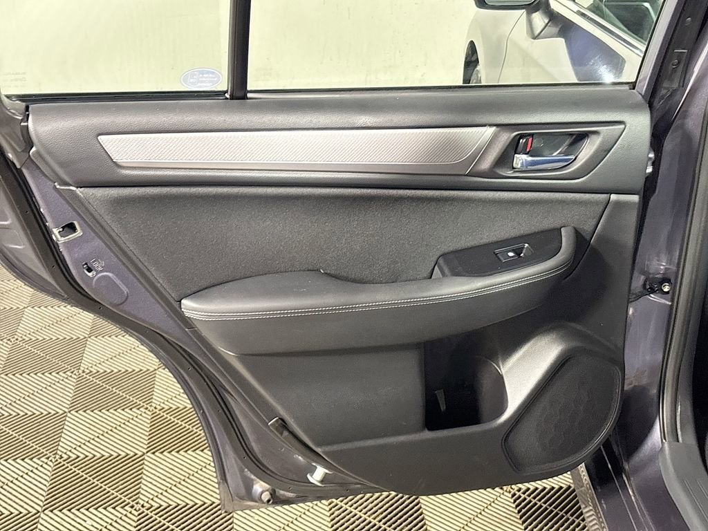 Used 2015 Subaru Legacy 2.5i Premium w/ Moonroof Package AWD/4WD image 19