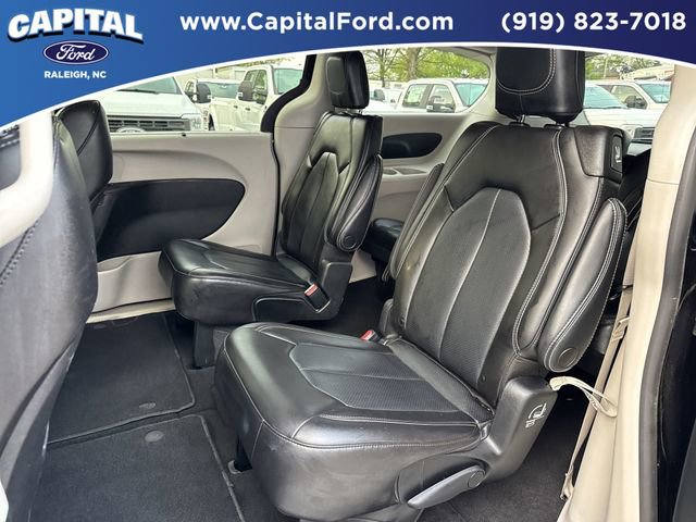 Used 2023 Chrysler Pacifica Touring-L FWD image 18