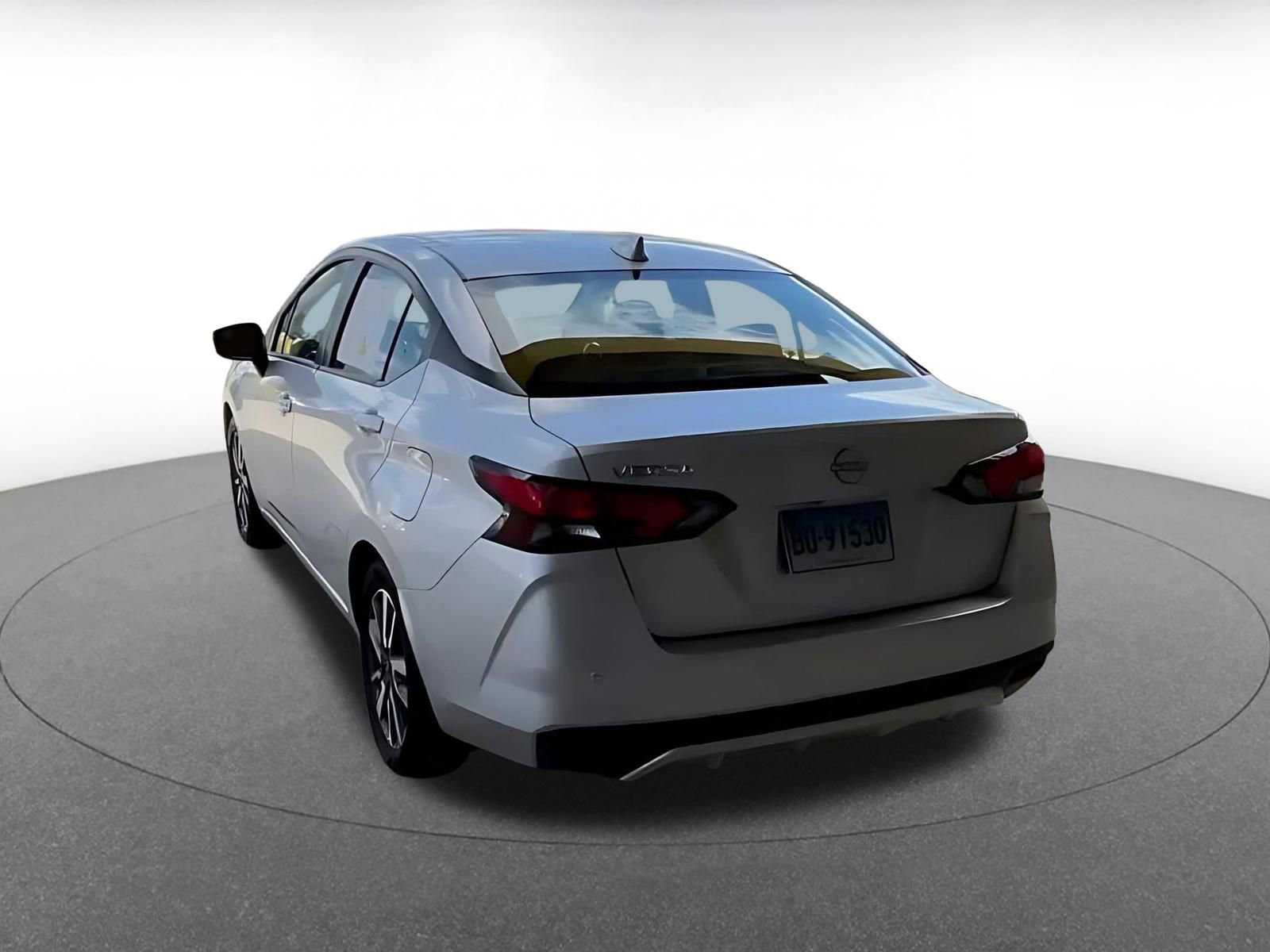 Used 2025 Nissan Versa SV FWD image 12