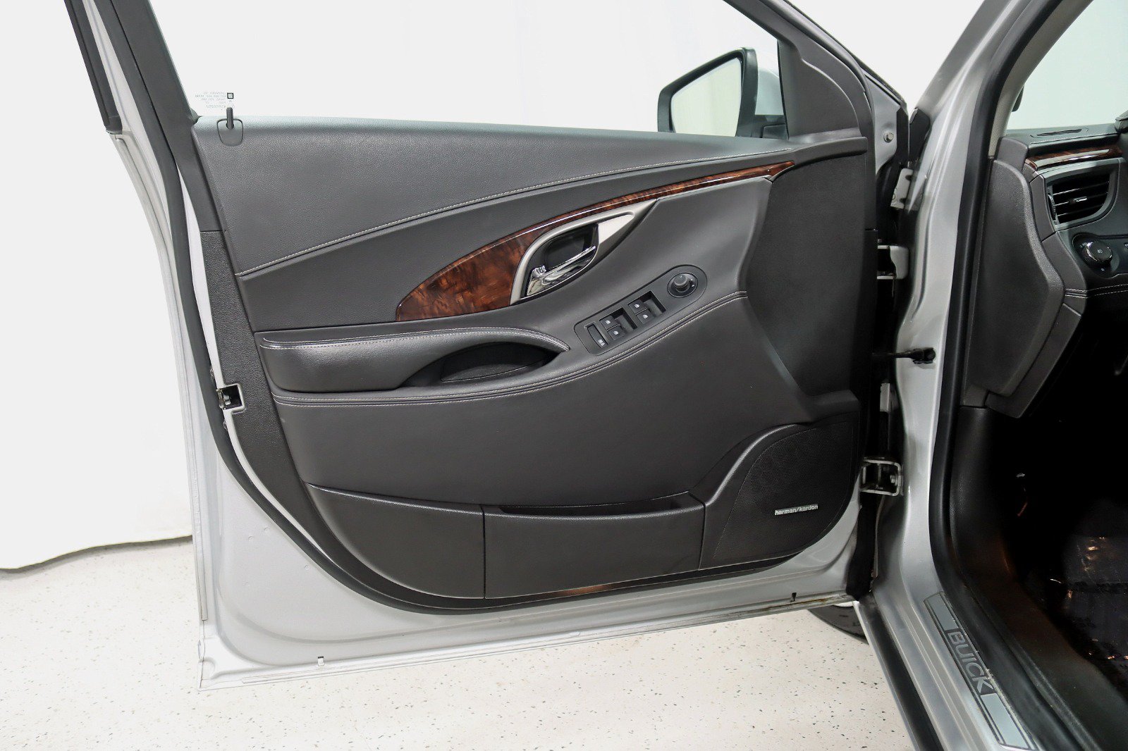 Used 2012 Buick LaCrosse Touring FWD image 32